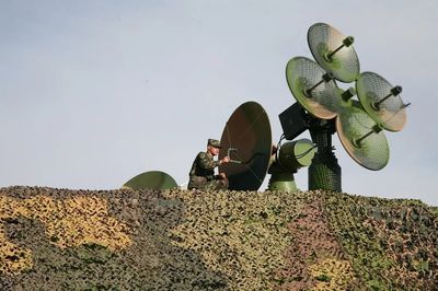 火箭軍某部實(shí)戰(zhàn)對抗演練 多科目錘煉戰(zhàn)場硬功